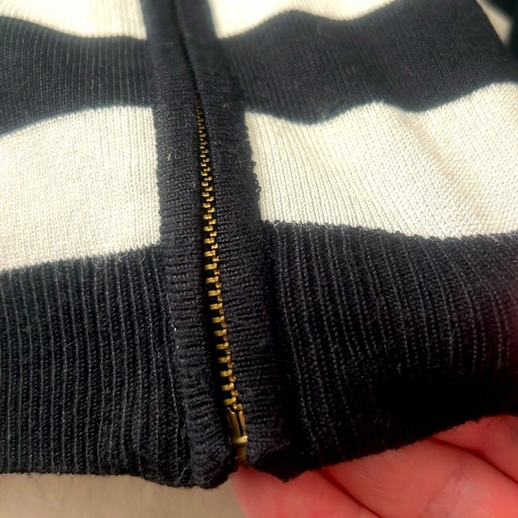 BUY NOW🖤🤍SILKY FLAW ClASSY ZIPPER JACKET TOP 🤍🖤 - Picture 3 of 5